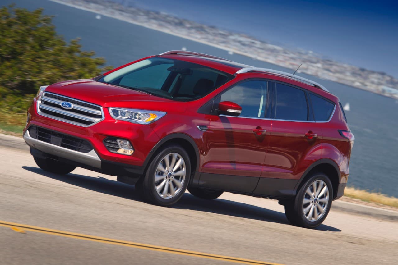 Es hora de hablar de mecánica. En este punto, Ford Escape 2017 se ofrece en tres tipos de motorización, siguiendo al modelo anterior aunque con algunas novedades