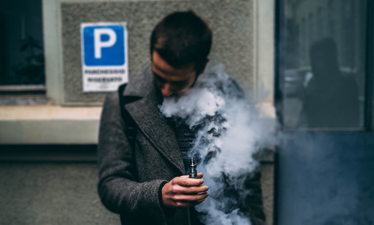 Un estudio de ‘Mayo Clinic’ sugiere que los químicos tóxicos pueden ser la causa tras las enfermedades pulmonares de vapeo