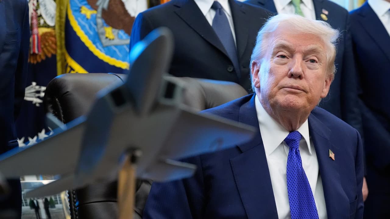 ¿Giro táctico? Analista explica por qué Trump suaviza su discurso migratorio