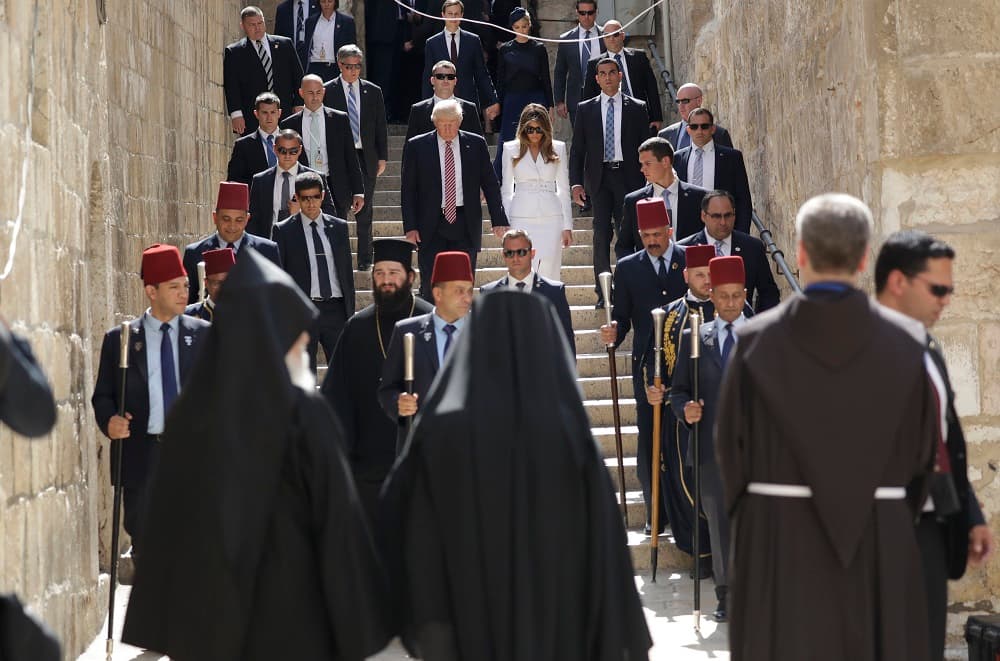 El presidente y Melania Trump visitan el Santo Sepulcro en Jerusalén, antes de dirigirse al Muro de los Lamentos.