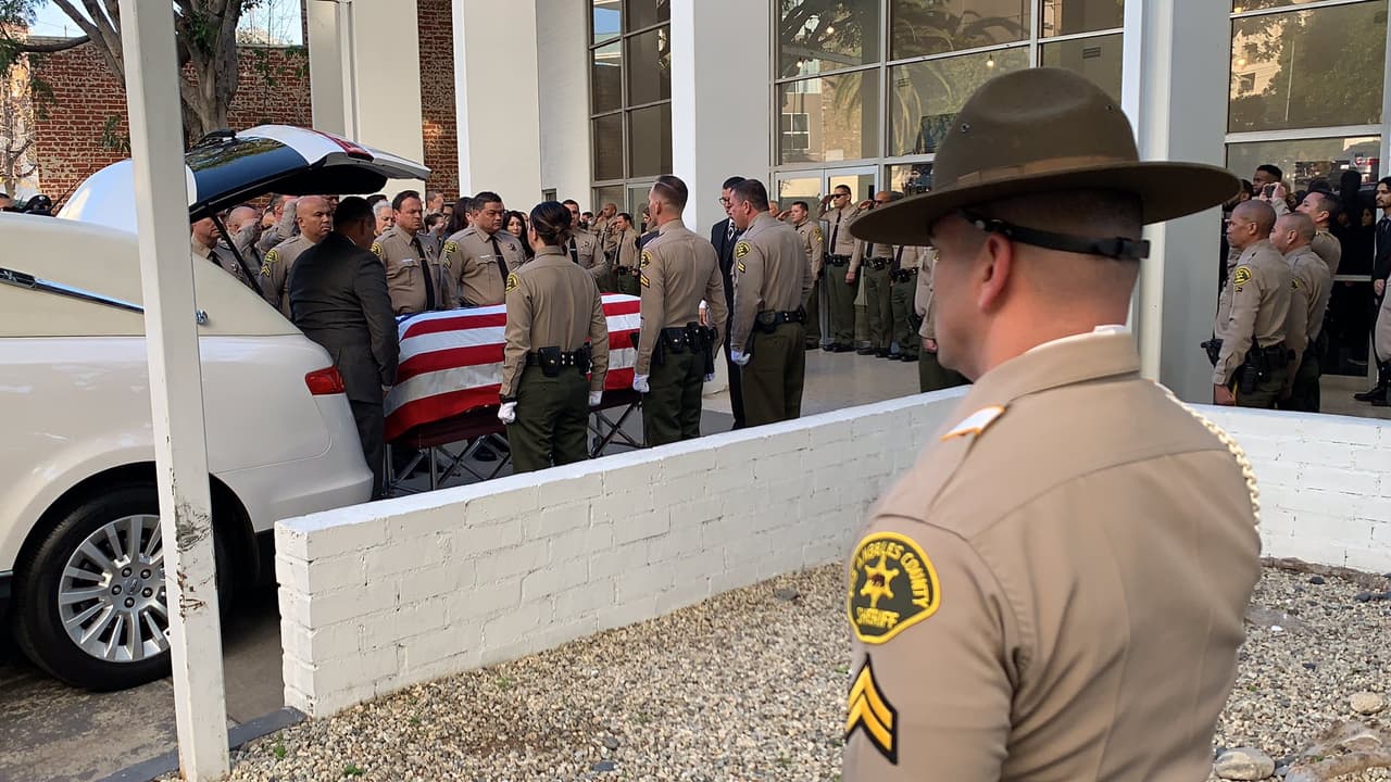 Los servicios fúnebres, precedidos por una procesión multitudinaria, fueron realizados con honores.