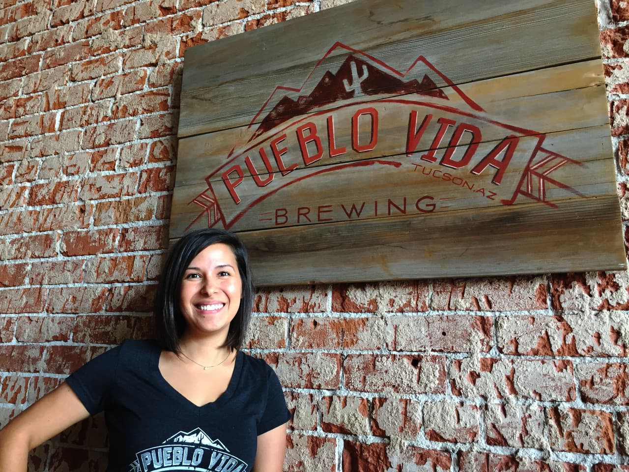 Empresaria latina hace crecer su cervecería artesanal tan rápido como la espuma de su cerveza