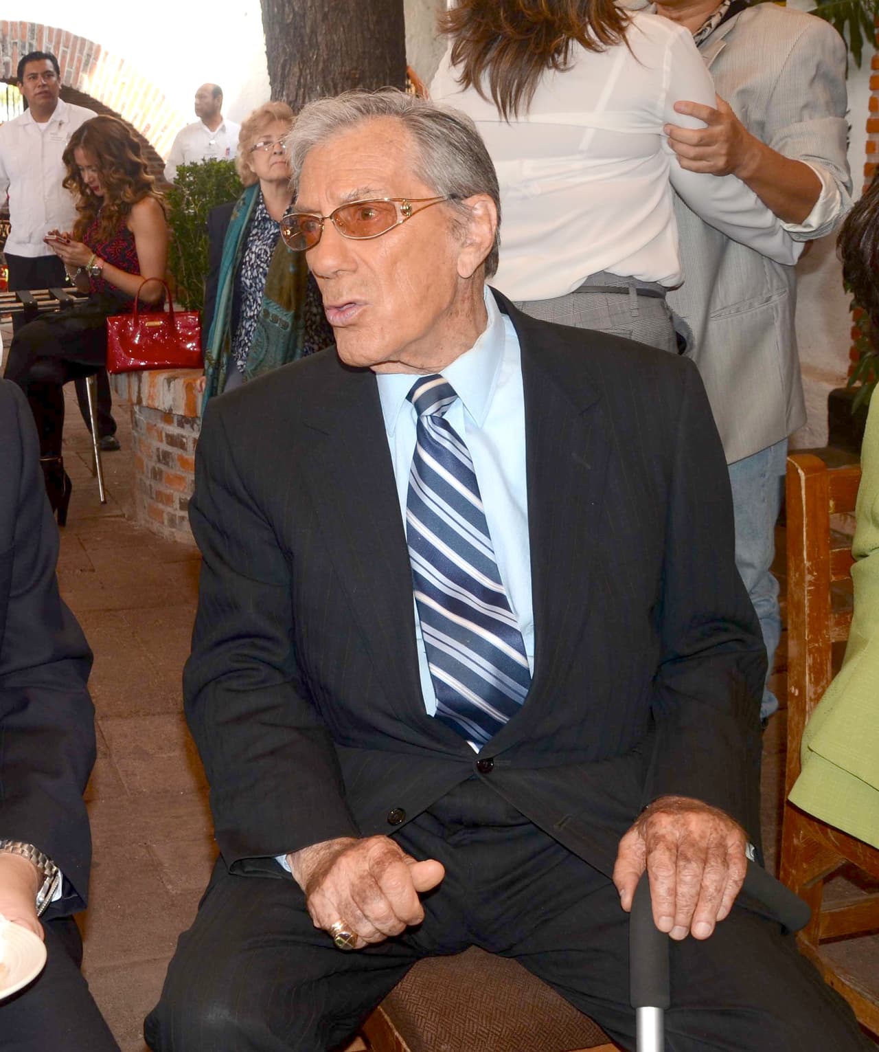 Recordado por participar en varias películas y telenovelas, Cordero estuvo a punto de dedicar su vida a la Iglesia. 
<br>