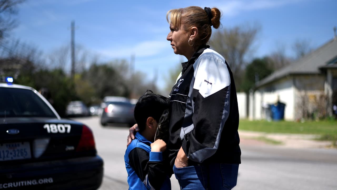 Explosiones de tres paquetes bomba en Austin con saldo de 2 muertos "están conectadas"