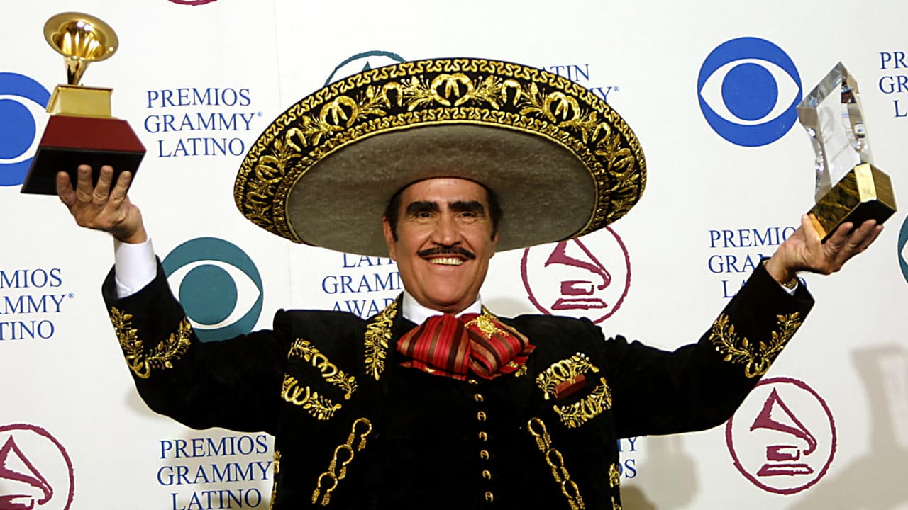 En los últimos años ha recibido varios premios, entre los que se encuentran Grammy Latino, Premios Lo Nuestro, Premios Oye, entre otros.