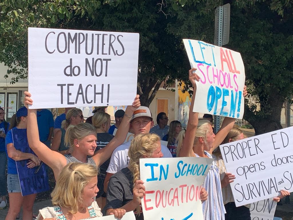 Un juez otorga autorización para impartir clases de forma presencial a escuela cristiana de California