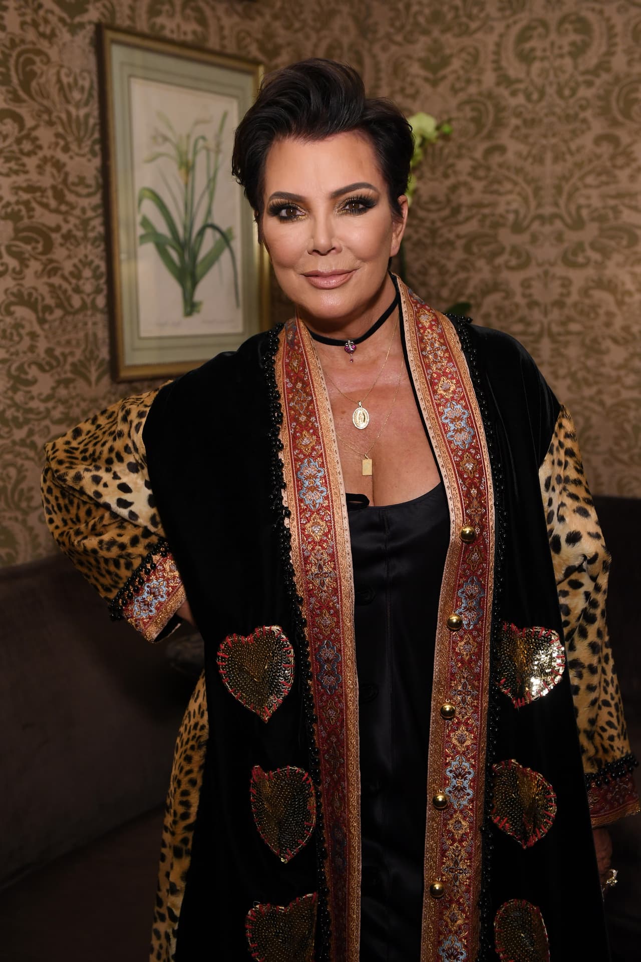 Mientras McWilliams la rechazaba, denuncia que ella continuó: llevó su mano derecha hacia arriba, hasta que entró en contacto con la ingle interna y el área genital del empleado.