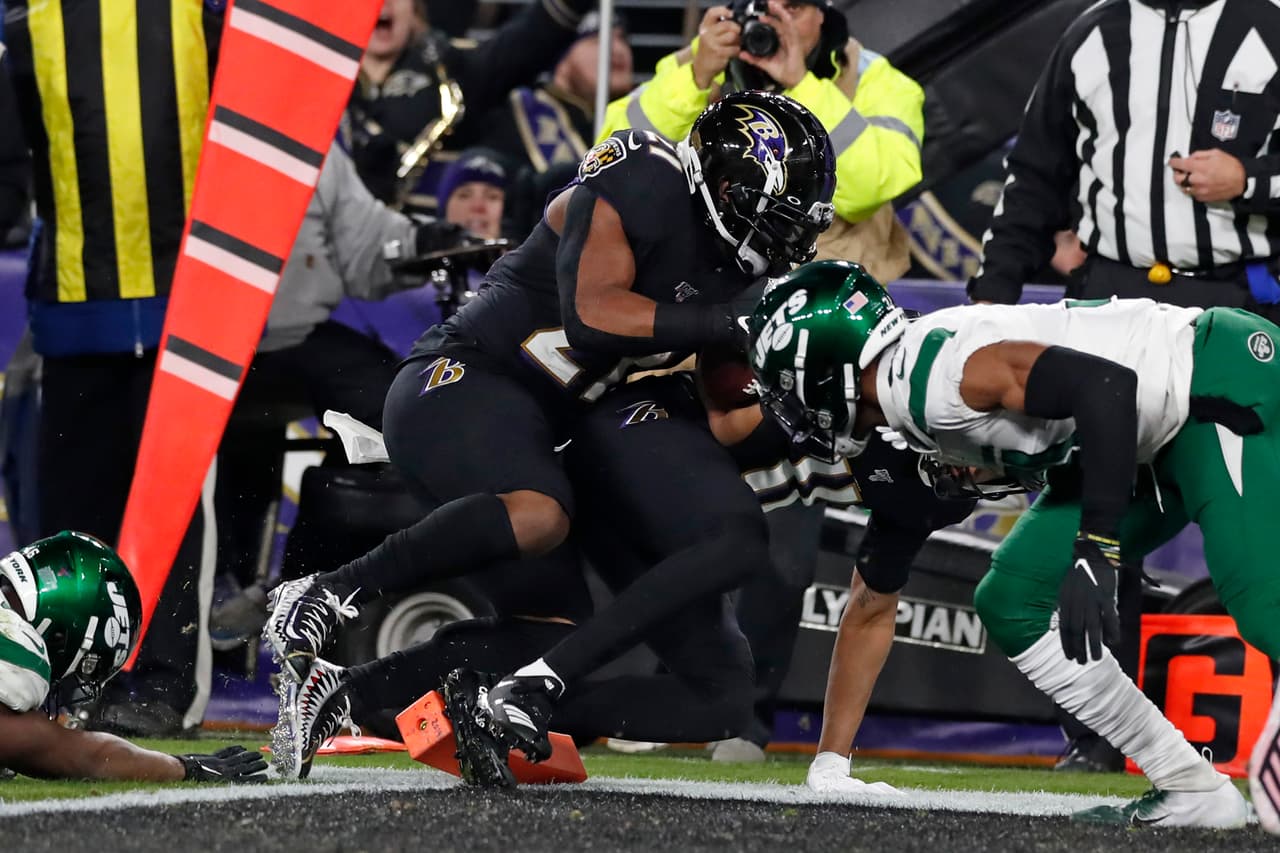 Ravens se imponen con autoridad 42-21 a New York Jets y aseguran su presencia en Playoffs.