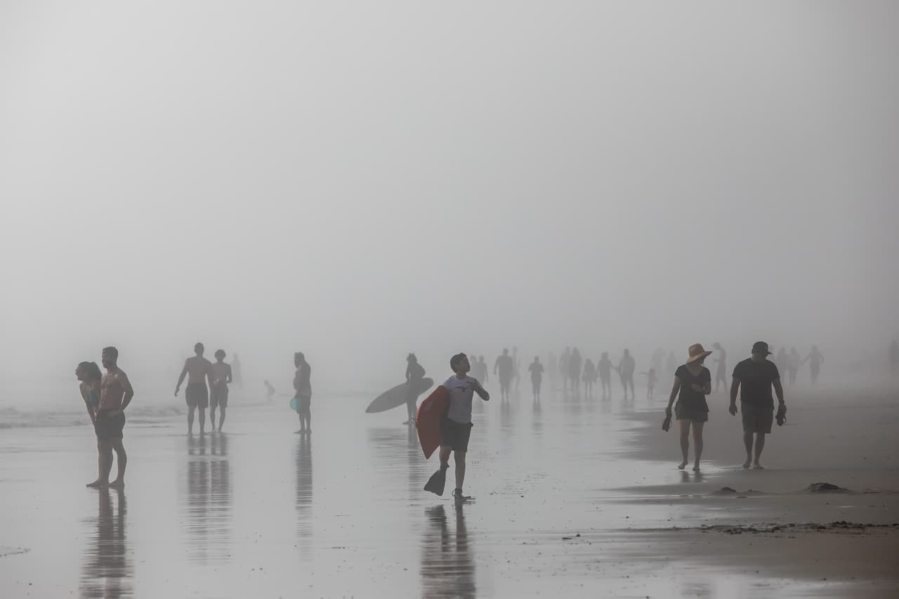 A comienzos de esta semana las autoridades de Orange votaron a favor de mantener abiertas algunas playas y zonas al aire libre, aunque sus aparcamientos seguirán cerrados. Estas playas se encuentran a unas 20 millas al sur de Los Ángeles.