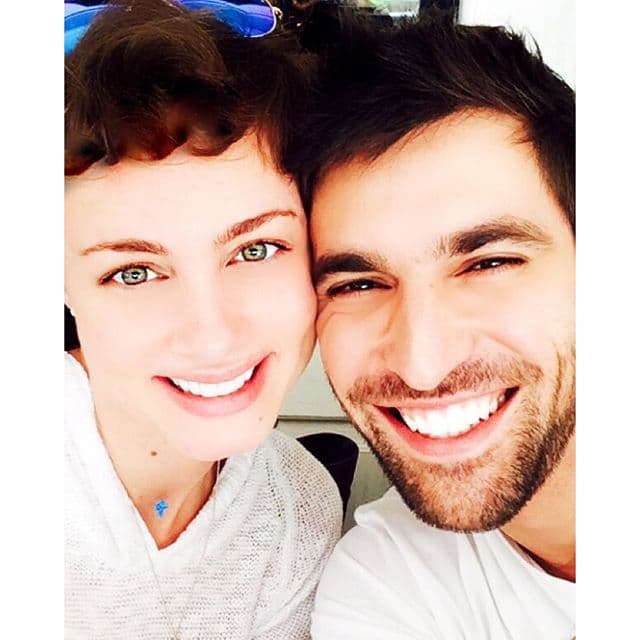 El afortunado es Osvaldo, quien hace unos días le entregó el anillo de compromiso.