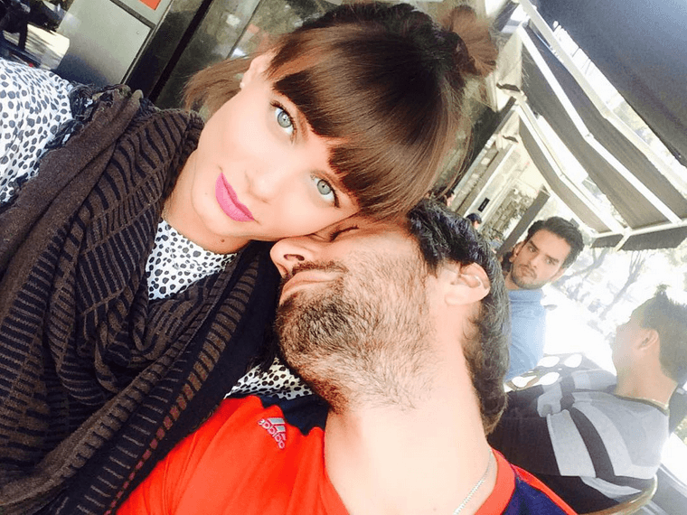 "Como no amarlo si para él soy su reina #truelove", expresó Victoria en otro de sus románticos tweets.