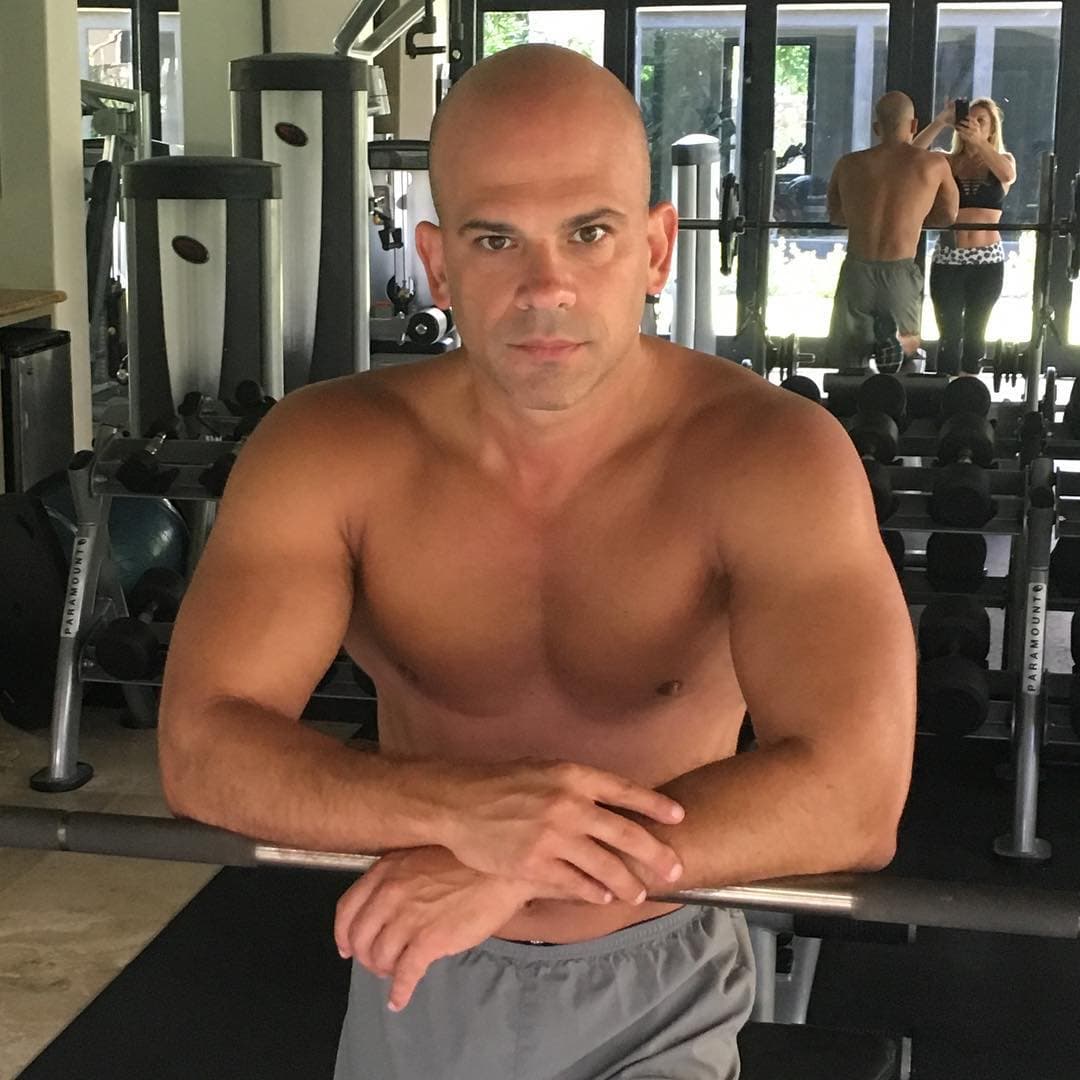 En la edición de Bellos, el Dr. Juan y las demás personalidades de la música o televisión compartieron lugar con aquellos trabajadores que están en el campo de batalla en época de coronavirus. Razón por la cual nuestro doctor se siente orgulloso de haber sido incluido en la lista.