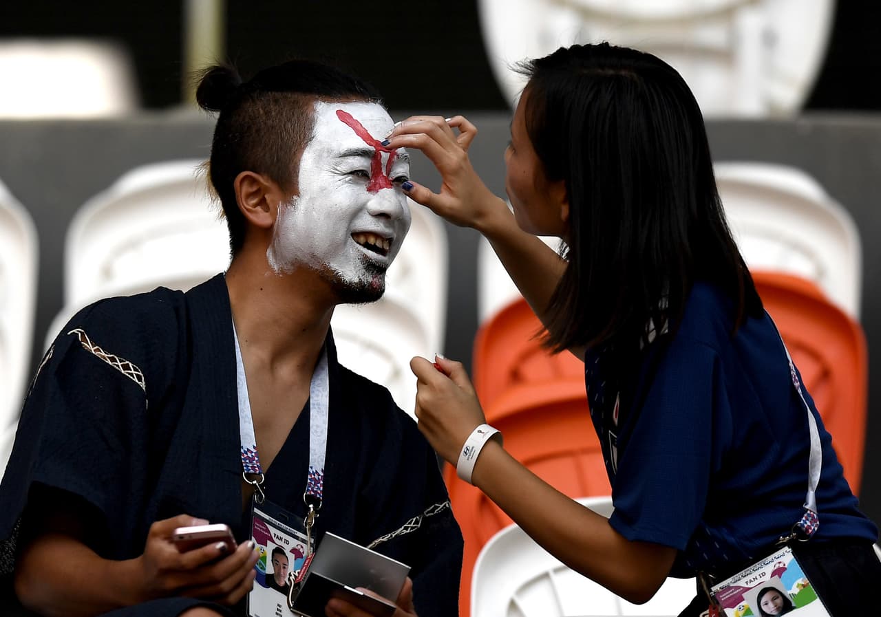 El colorido de la fiesta entre los fanáticos de Colombia y Japón son una expresión de la unidad del fútbol en el arranque del grupo H del Mundial de Rusia 2018.