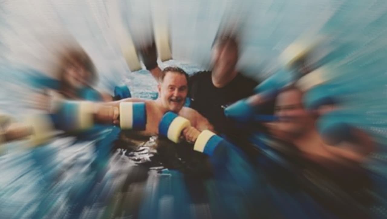 "Ya he perdido tres pulgadas y media de cintura y casi 20 libras... Lo mejor es que me siento de maravilla. Mi presión está en 110/70. Nunca me he sentido mejor", escribió este martes Raúl de Molina.