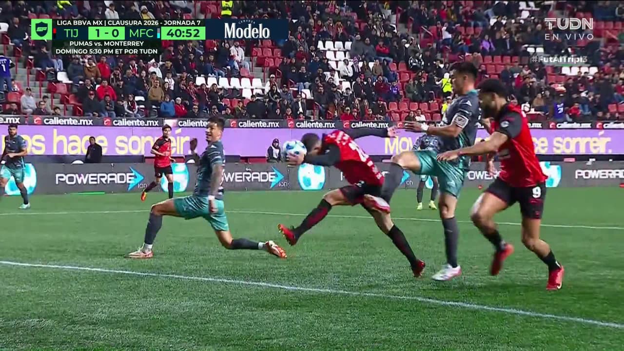 ¿Maradona? Nacho Rivero mete golazo con la mano y termina amonestado