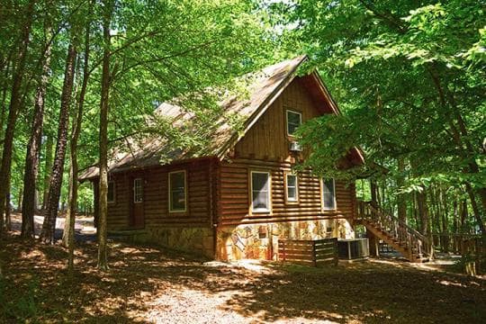 Encontrarás además una variedad de alojamientos que incluyen campamentos primitivos y utilitarios, así como cabañas.