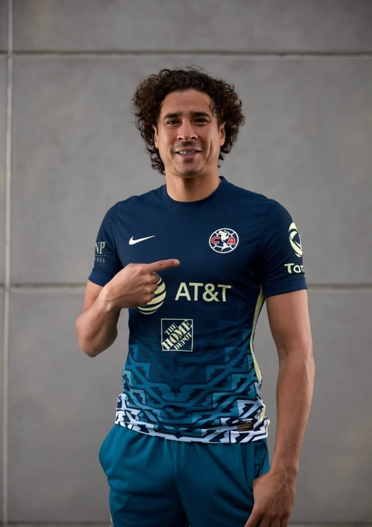 Club América presentó su nuevo jersey hecho con botellas de plástico reciclables.