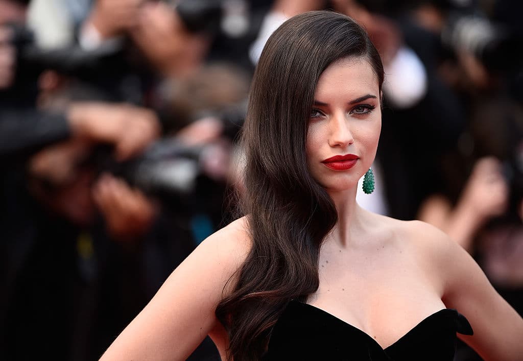 Cerca de ella vive otro “angelito” de Victoria Secret, Adriana Lima, quien en 2009 compró su residencia floridana por $9 millones.
<br>