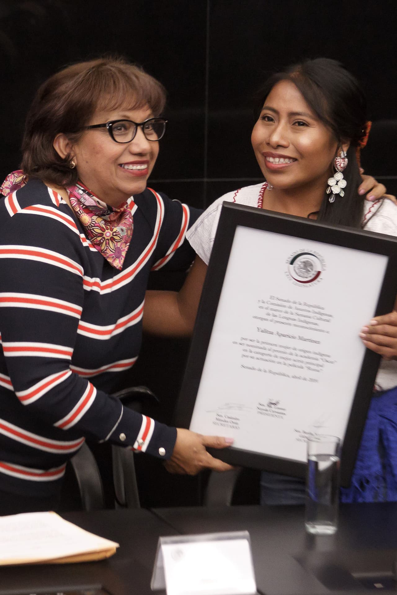 "Y a decir: bueno es parte de los que nos toca vivir. Pero ahora me doy cuenta que
<b><a href="https://www.univision.com/shows/noticiero-univision/soy-una-mujer-indigena-orgullosa-yalitza-aparicio-es-nombrada-por-la-unesco-como-embajadora-de-buena-voluntad-video" target="_blank"> no es así”</a></b>, agregó.