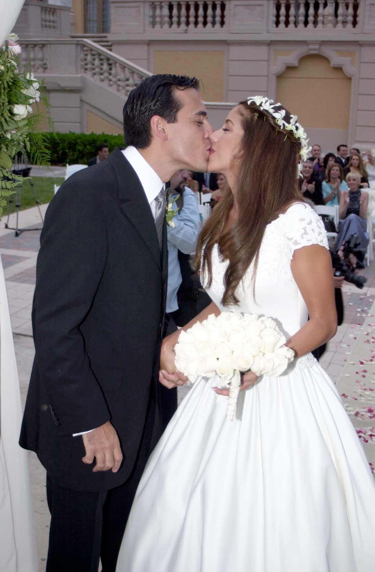 Su relación tuvo altas y bajas, misma que desencadenó una serie de escándalos que envolvían al empresario con la justicia de EEUU por temas de cheques sin fondos.