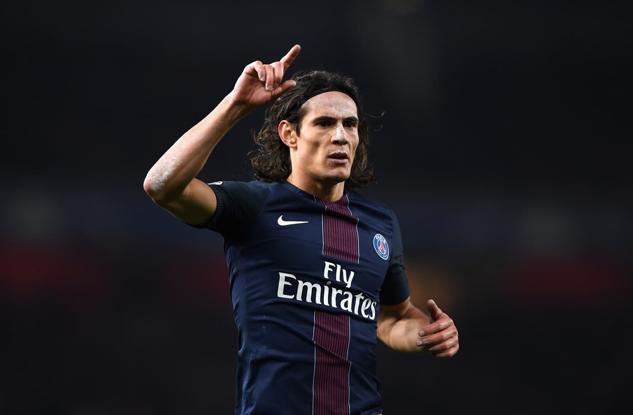 Jugando para el equipo francés, Cavani ha enfrentado 4 veces al Barcelona con un saldo de 3 derrotas y un triunfo.