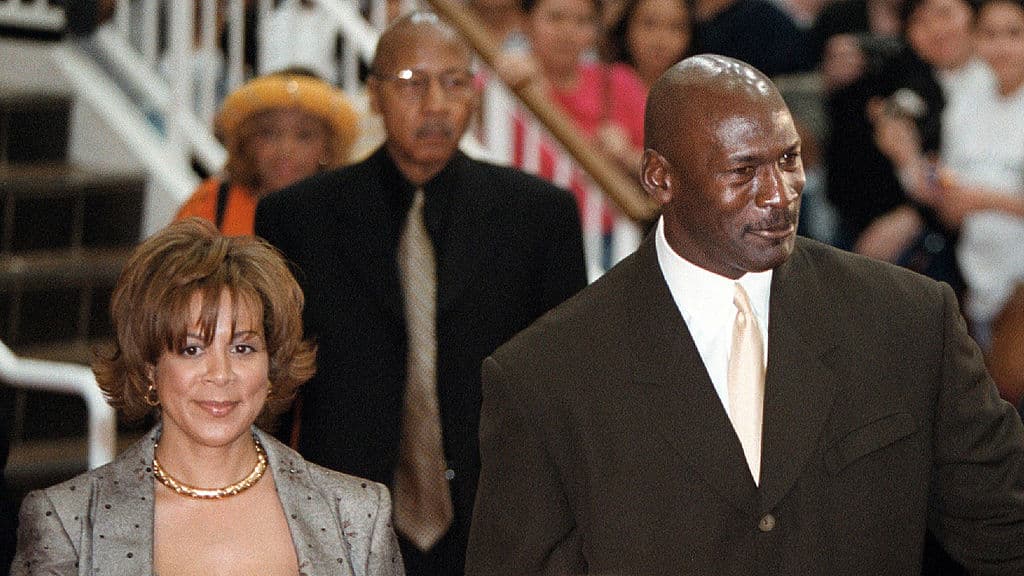 Michael Jordan y Juanita Vanoy – La pareja se casó en 1989 y decidieron divorciarse en 2001 tras 17 años de relación.