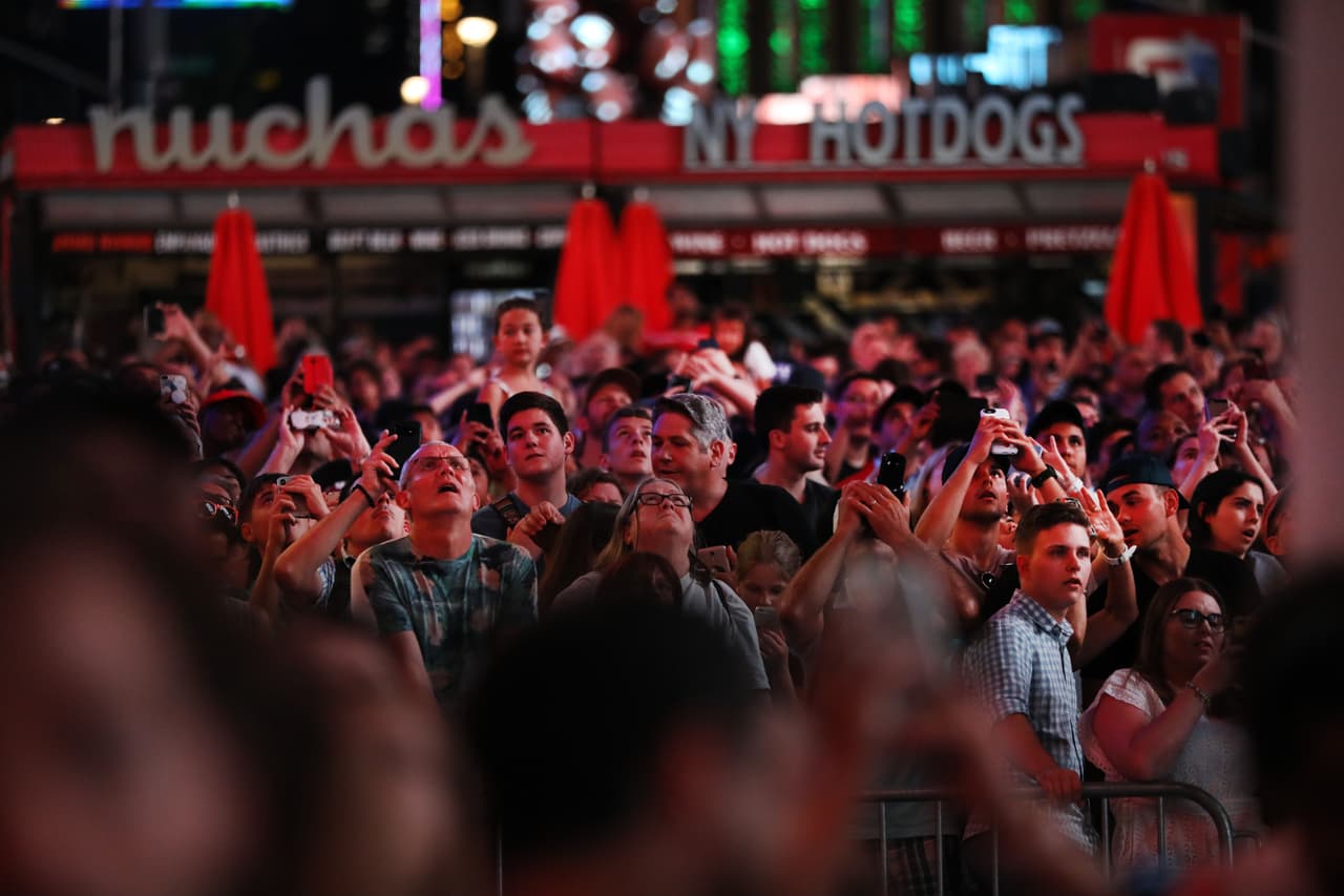 "Si puedes hacerlo en Nueva York, puedes hacerlo en cualquier parte, así que hagámoslo en Nueva York", dijo Nik Wallenda a su hermana Lijana antes de que comenzaran la temible hazaña.