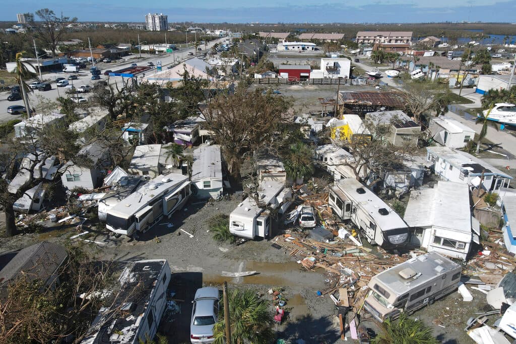 Las casas móviles fueron muy afectadas en esta tragedia, los fuertes vientos las sacaron volando en la isla de San Carlos, en Fort Myers Beach, Florida.