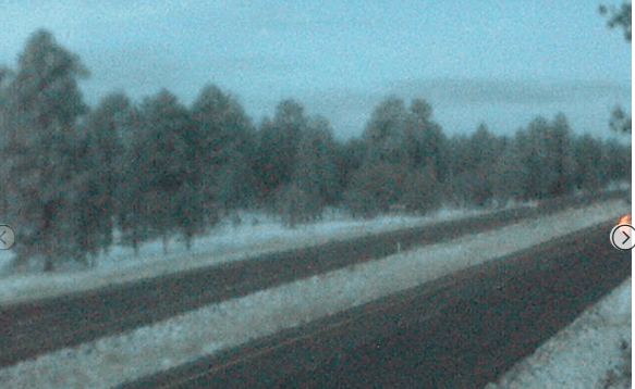 La oficina local confirmó que las posibilidades de nieve son leves para las partes altas de la zona sur central del estado, así como al este de Phoenix para las próximas horas. 
<br>