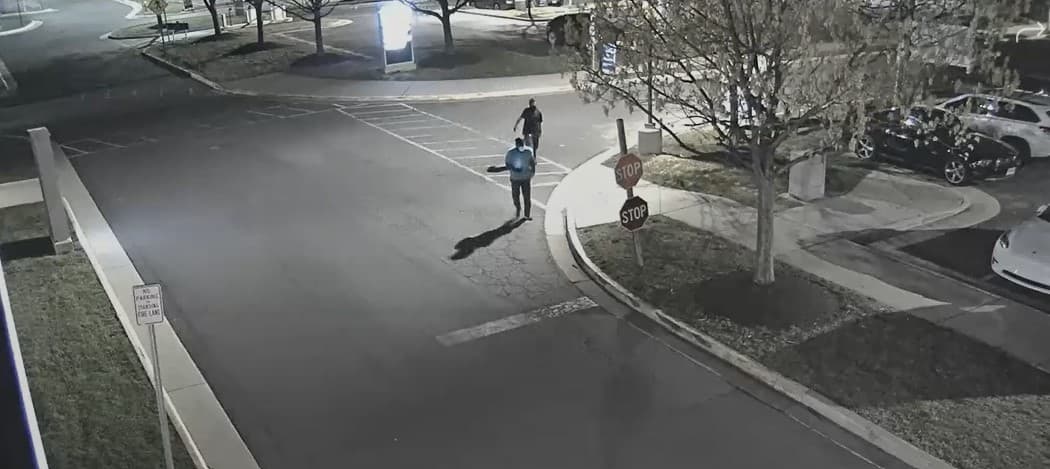 Se supo luego que fueron quienes dejaron el vehículo de la mujer, con ella dentro, en el estacionamiento del hospital Mount Vernon.