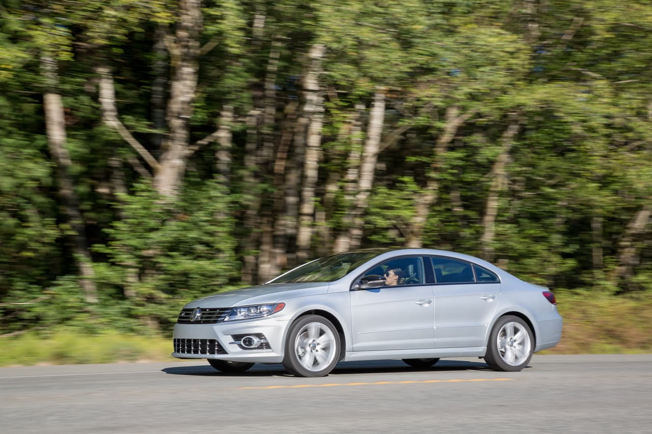 <b>Volkswagen CC</b>
<br>El fabricante alemán decidió que era momento de retirar este sedán a punto de cumplir 10 años de vida, pues al parecer prefiere concentrarse en el desarrollo y presentación de SUV’s de varios tamaños.