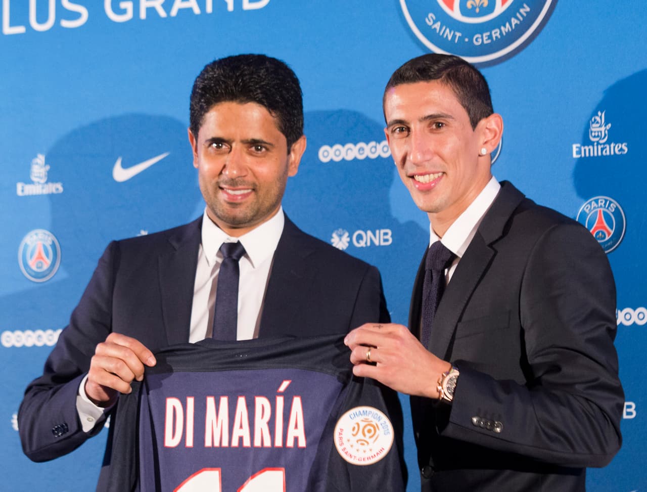 Tras su paso por Manchester United, el argentino Ángel Di María recaló en 2015 por PSG por 61.600.000 euros, aproximadamente unos 72.046.000 dólares.