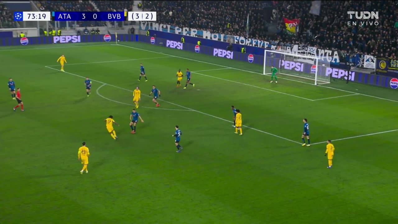 ¡TIRO ATAJADO! disparo por Fábio Silva.