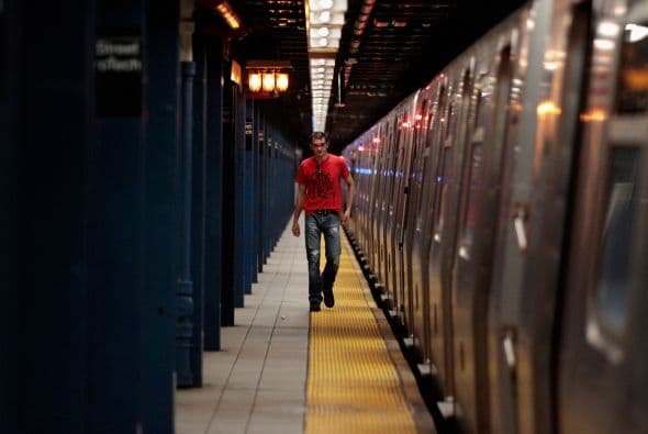 "El tren subterráneo está funcionando muy bien. No lo puedo creer. Hicieron un gran trabajo", dijo Dominic Cecala, mientras tomaba un tren de la línea E desde el lado oeste de la ciudad hacia Manhattan. "Si no hubiesen detenido el servicio el sábado, habría sido un desastre", agregó.