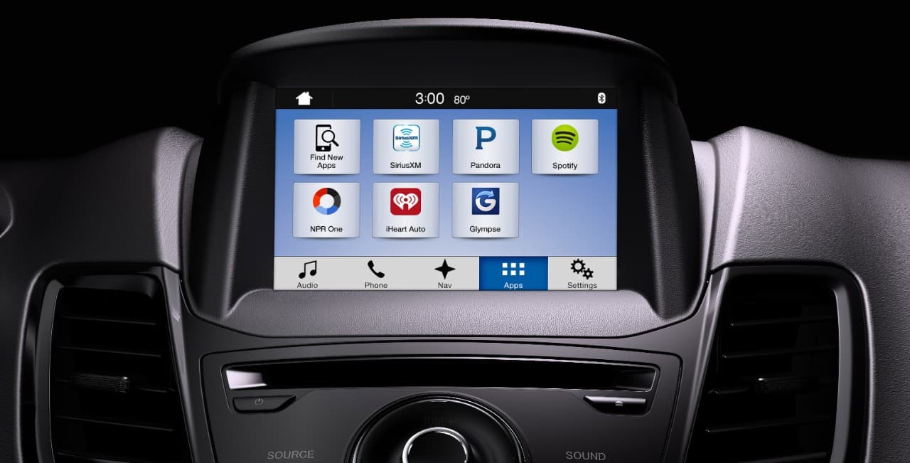 <b>Apple CarPlay, Android Auto o Mirrorlink</b>
<br>Cualquiera de estas aplicaciones (según el modelo del celular del conductor) permiten una sincronización más rápida entre el teléfono y un acoplamiento más rápido. Hay que considerar cuáles son
<b><a href="https://www.univision.com/noticias/consejos-autos/apple-carplay-o-android-auto-enterate-de-sus-principales-diferencias" target="_blank"> las aplicaciones del dispositivo móvil que pueden trasladarse al auto</a></b>, ya que es diferente para cada una. 
<br>¿Qué tan bien funcionan las Apps del celular en el auto? ¿Hacer el proceso fue rápido o lento? En la concesionaria están obligados a dar una demostración al cliente sobre cómo trabajan, para que pueda realizar la mejor elección.
<br>Actualmente hay modelos que permiten la conexión inalámbrica del teléfono a estos sistemas.