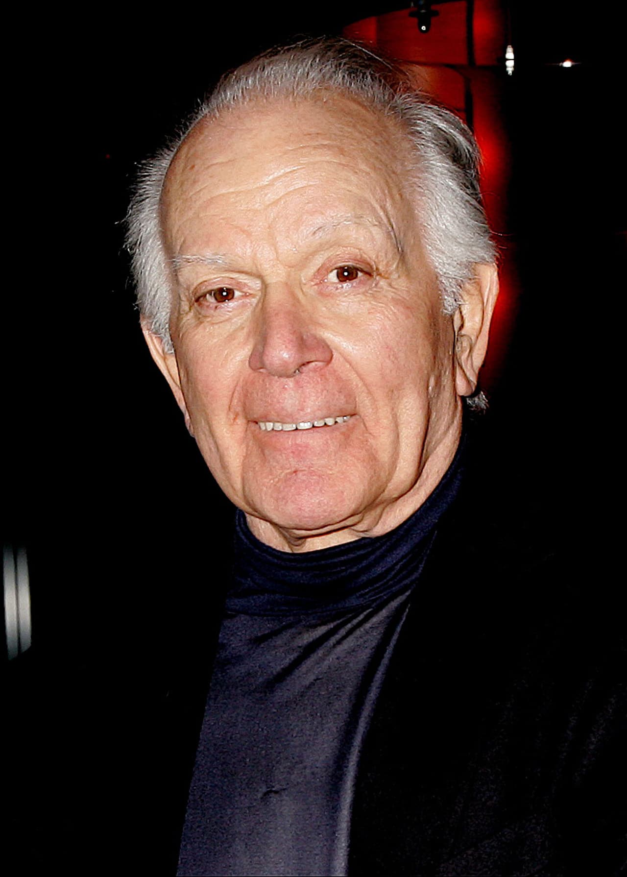 El 29 de abril murió Robert Mandan, actor recordado por su papel de Chester en la serie de comedia de la década de 1970 llamada 'Soap'. Tenía 86 años de edad.