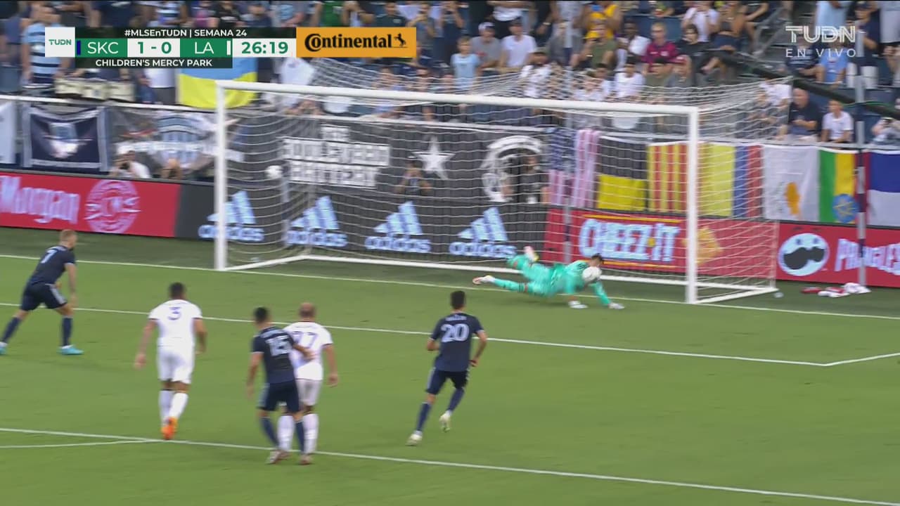 ¡Atajadón! Jonathan Bond le detiene penalti a Johnny Russell