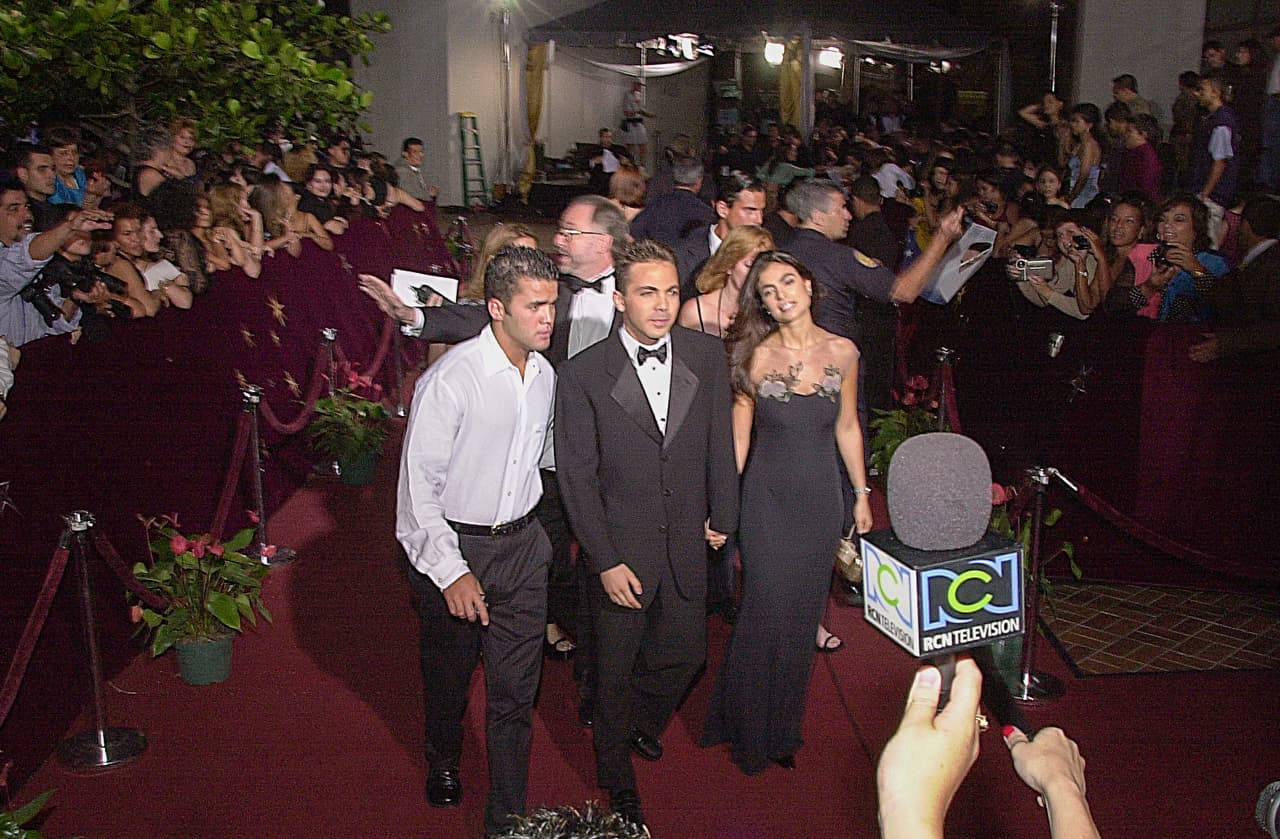 Por tercera ocasión en la historia de los premios, se entregó la distinción de Premio Lo Nuestro a las Estrellas Jóvenes, premio que tiene como objetivo reconocer e incentivar la carrera de una promesa de la música. Ese año le tocó a Cristian Castro.