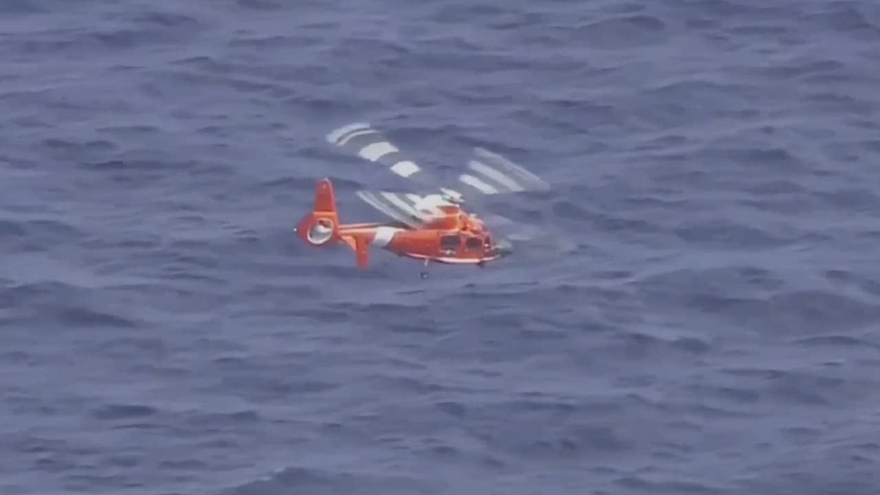 Buscan a una persona que desapareció luego de que una avioneta se precipitara al mar