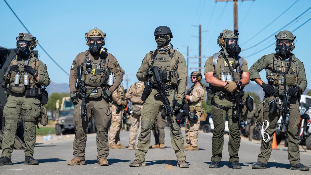 El viernes, decenas de personas acudieron a la granja de Camarillo para recoger pertenencias y buscar familiares desaparecidos, mientras otros aún se mantenían ocultos.