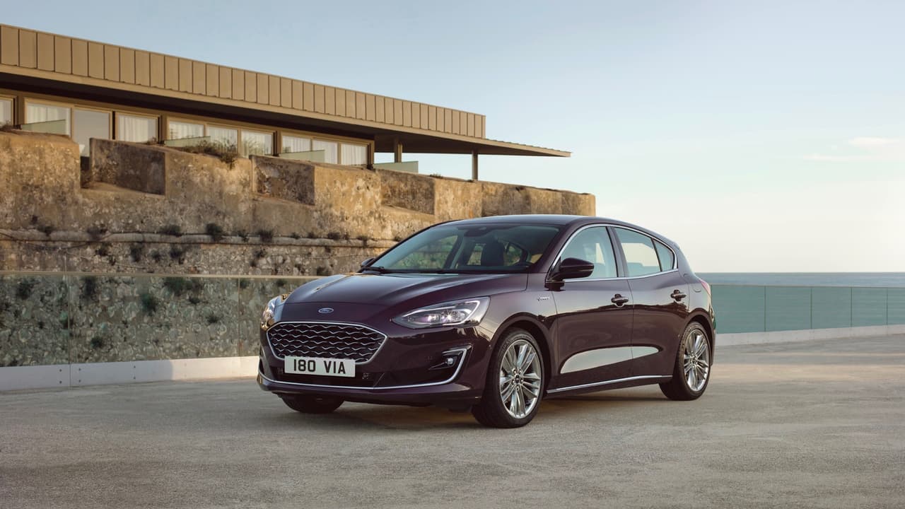 Como todo auto contemporáneo, el nuevo Ford Focus alojará una impresionante cantidad de tecnologías encabezadas por un nuevo conjunto de sistemas semiautónomos de asistencia al conductor bautizado como 
<b>Ford Co-Pilot360</b>, que incluye el frenado automático de emergencia, control de crucero adaptable y asistente de maniobras evasivas. El nuevo Focus también incluirá conectividad WiFi, superficies de carga inalámbrica y por supuesto el sistema de información y entretenimiento SYNC 3 de Ford.