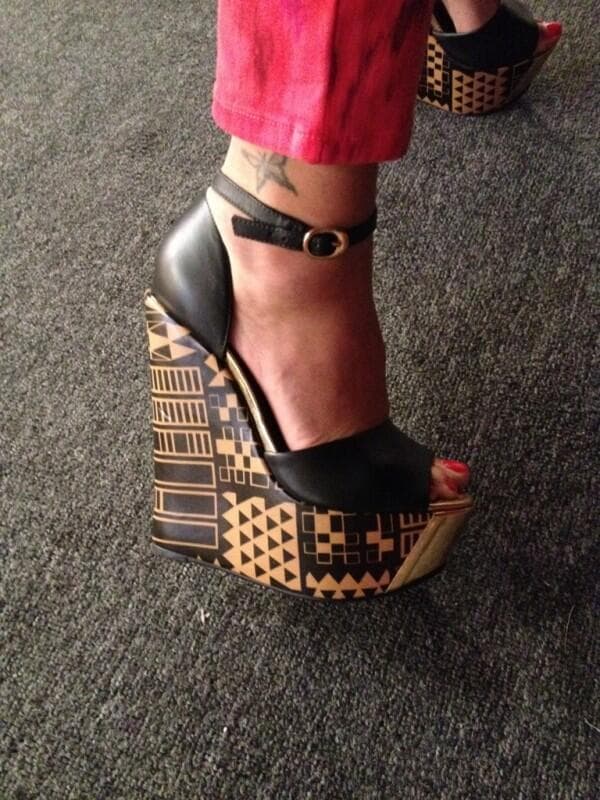 A
<b><a href="http://www.univision.com/temas/galilea-montijo">Gali</a></b> le encanta mostrar el tatuaje de la mariposa, por eso siempre usa pantalones cortos o faldas, pues está muy orgullosa de su dibujo.