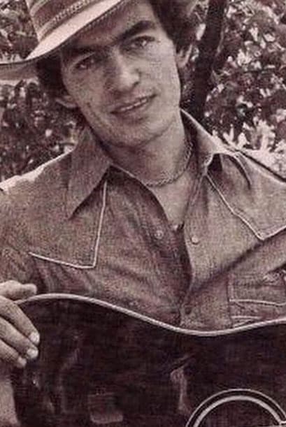 Sus orígenes humildes lo convirtieron en un hombre de gran corazón siempre preocupado por su gente, por eso también recordamos a este gran artista cuyo recuerdo sigue vivo.