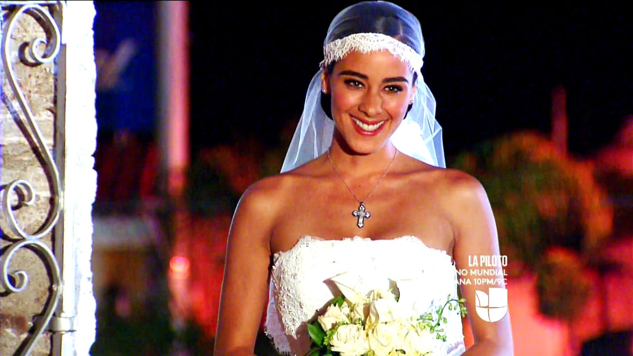 Lucía llegó a la iglesia como una verdadera reina.