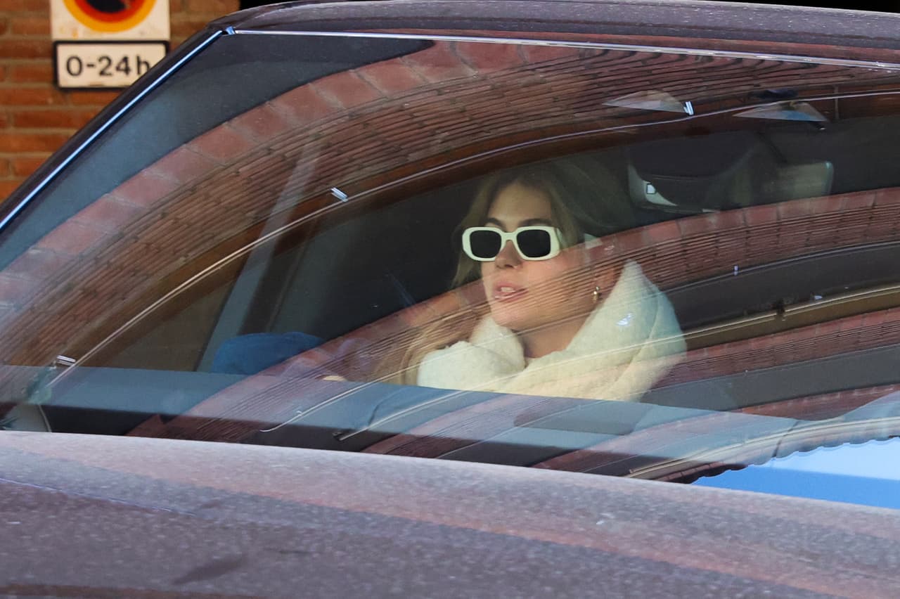 La joven de 23 años lucía una bufanda, lentes oscuros y el cabello suelto.
<br>