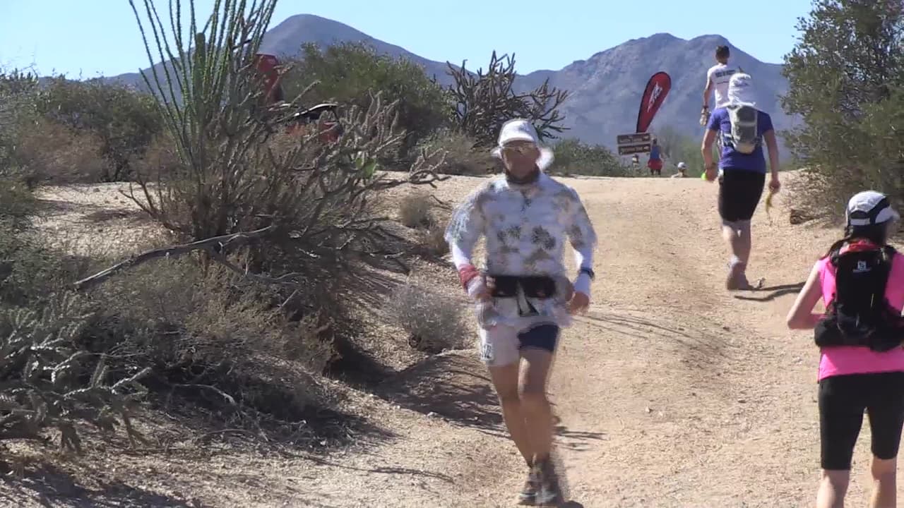 Por qué este latino ciego y desempleado corre de una costa de Estados Unidos a la otra