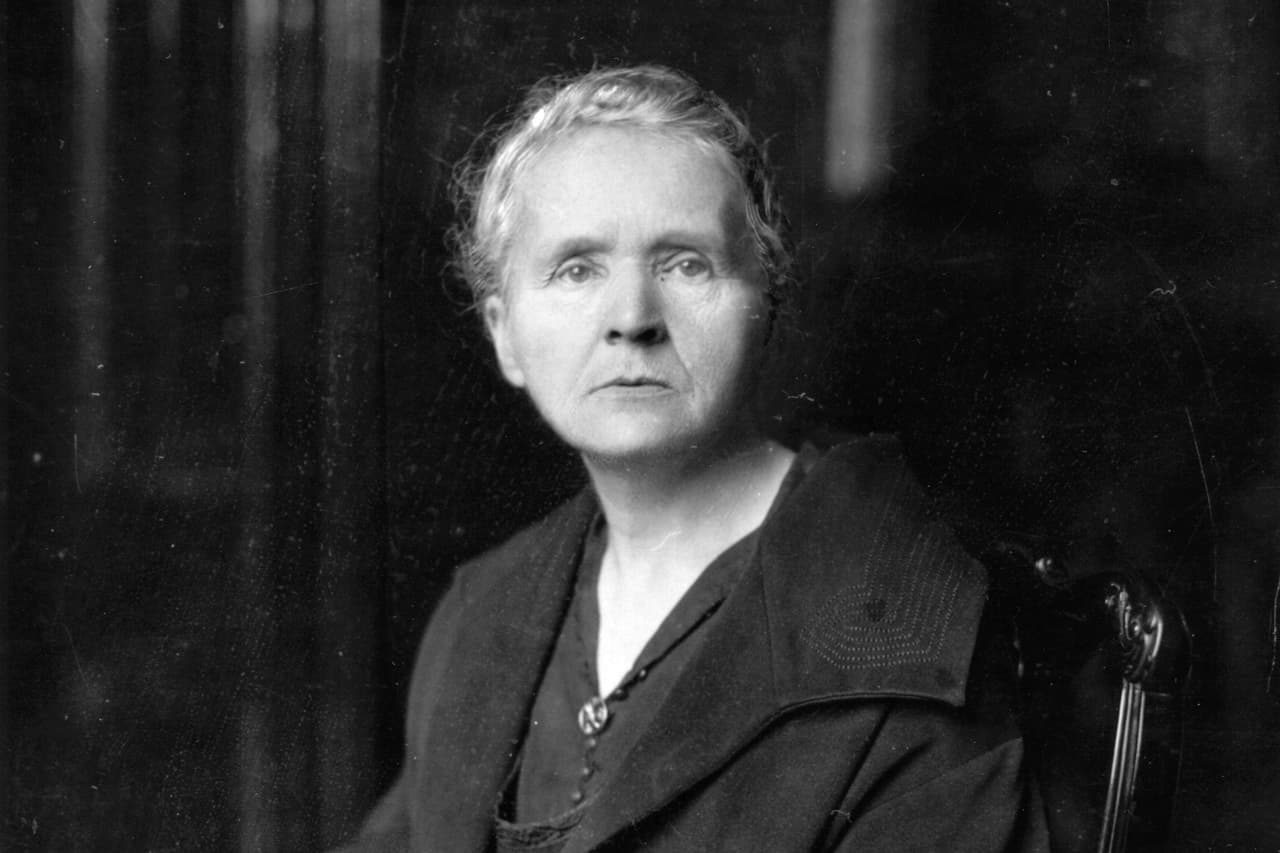 <b>Marie Curie, primera mujer en ganar un Premio Nobel. </b>Esta científica nacida en Polonia ganó el Premio Nobel de física en 1903. A los pocos años obtuvo también el Premio Nobel de Química y es la única mujer en la historia en tener dos de estos galardones.