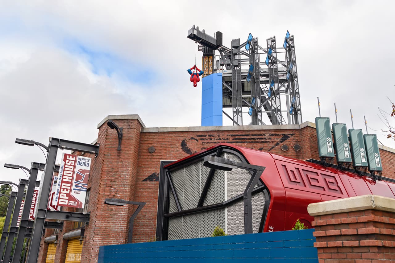 <h2 class="cms-H2-H2">10.- Disney California Adventure Park</h2>
<br> 
<br>Una de las opciones que los fanáticos de las series de Disney tienen en el sur de California, con atracciones para los fanáticos de Marvel y Toy Story, entre otras. Así abrimos la lista de los 10 parques más baratos de California.
<br> 
<br>¿Cuánto vas a gastar? 
<b>La entrada cuesta $169 y el estacionamiento $30.</b>