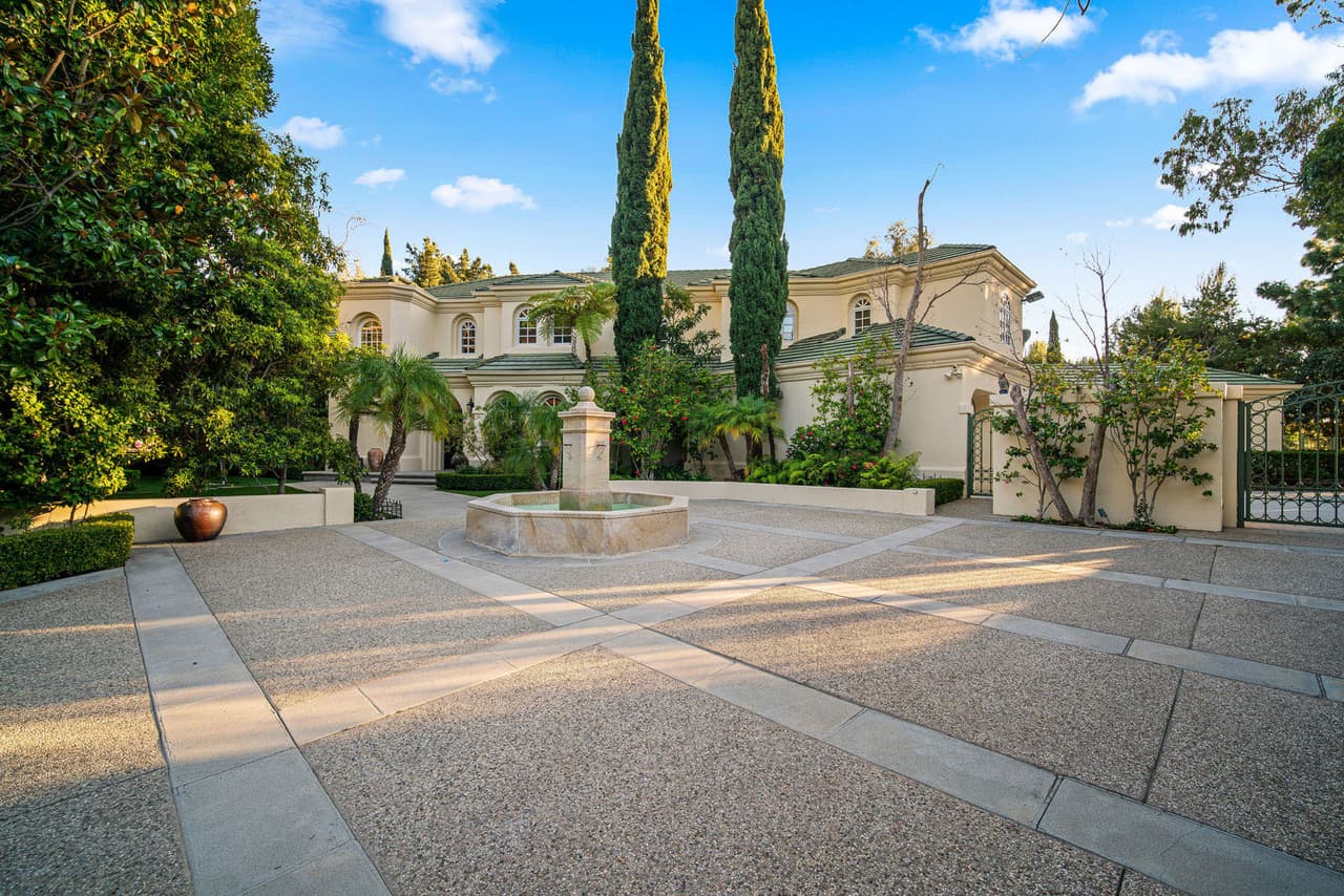 Se trata de una residencia con valor de 
<b>12.4 millones de dólares. </b>
<br>