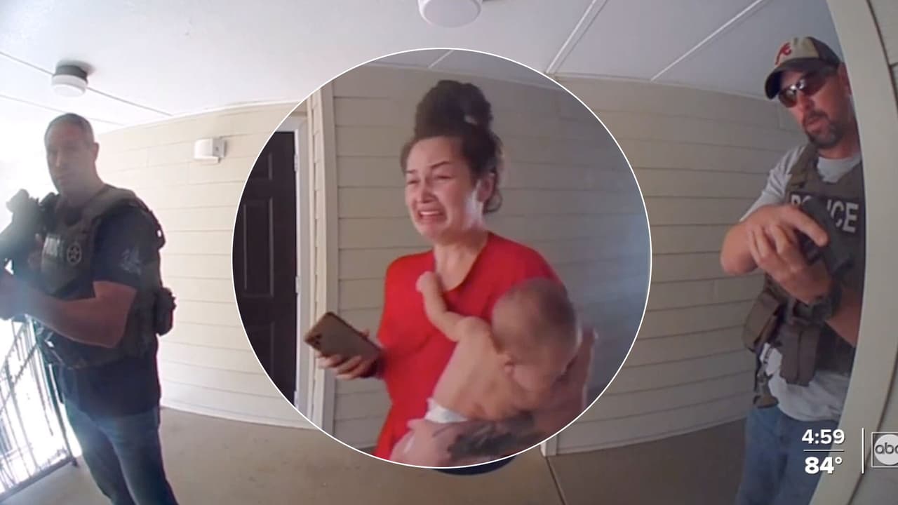 Más de siete policías con rifles se equivocan de casa e intimidan a una mujer con su bebé